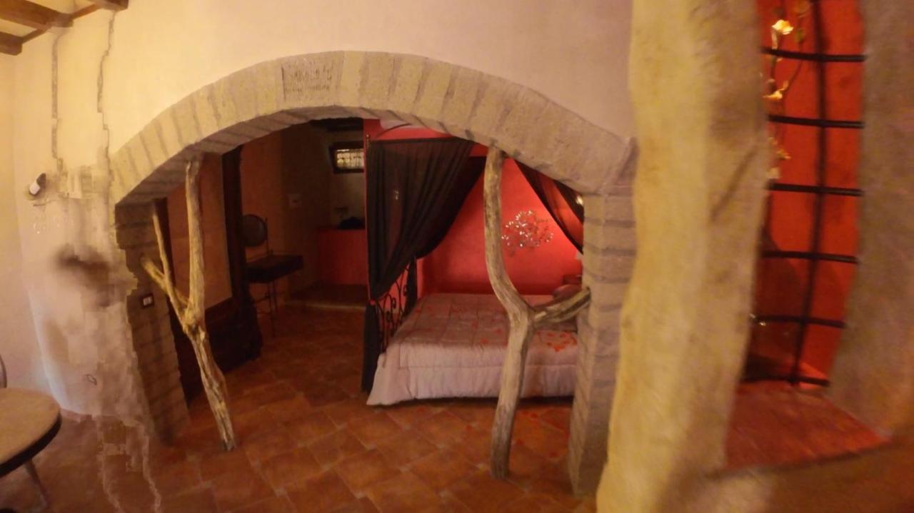 צ'רבטרי Il Giardino Dei Flintstones B&B מראה חיצוני תמונה