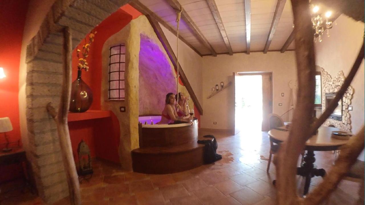 צ'רבטרי Il Giardino Dei Flintstones B&B מראה חיצוני תמונה