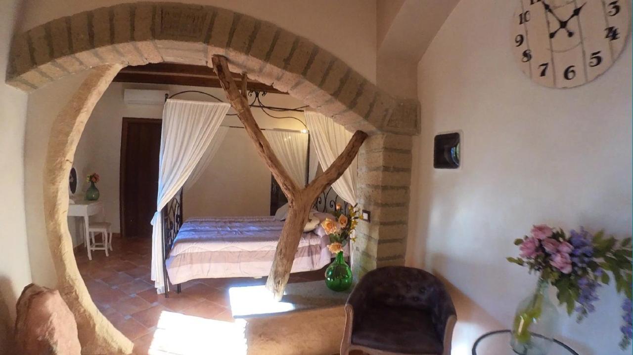 צ'רבטרי Il Giardino Dei Flintstones B&B מראה חיצוני תמונה