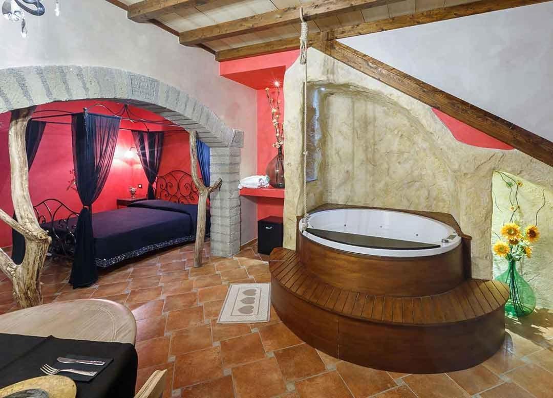 צ'רבטרי Il Giardino Dei Flintstones B&B מראה חיצוני תמונה