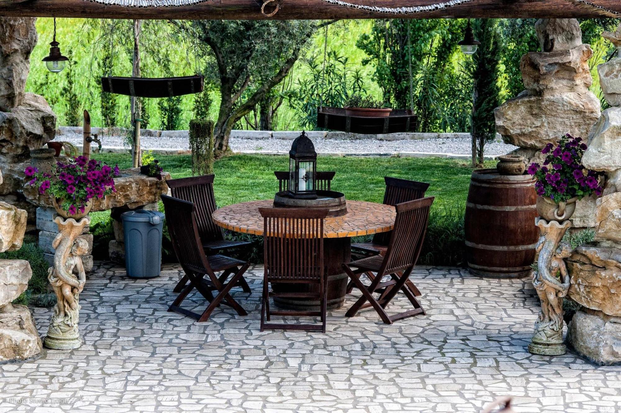 צ'רבטרי Il Giardino Dei Flintstones B&B מראה חיצוני תמונה