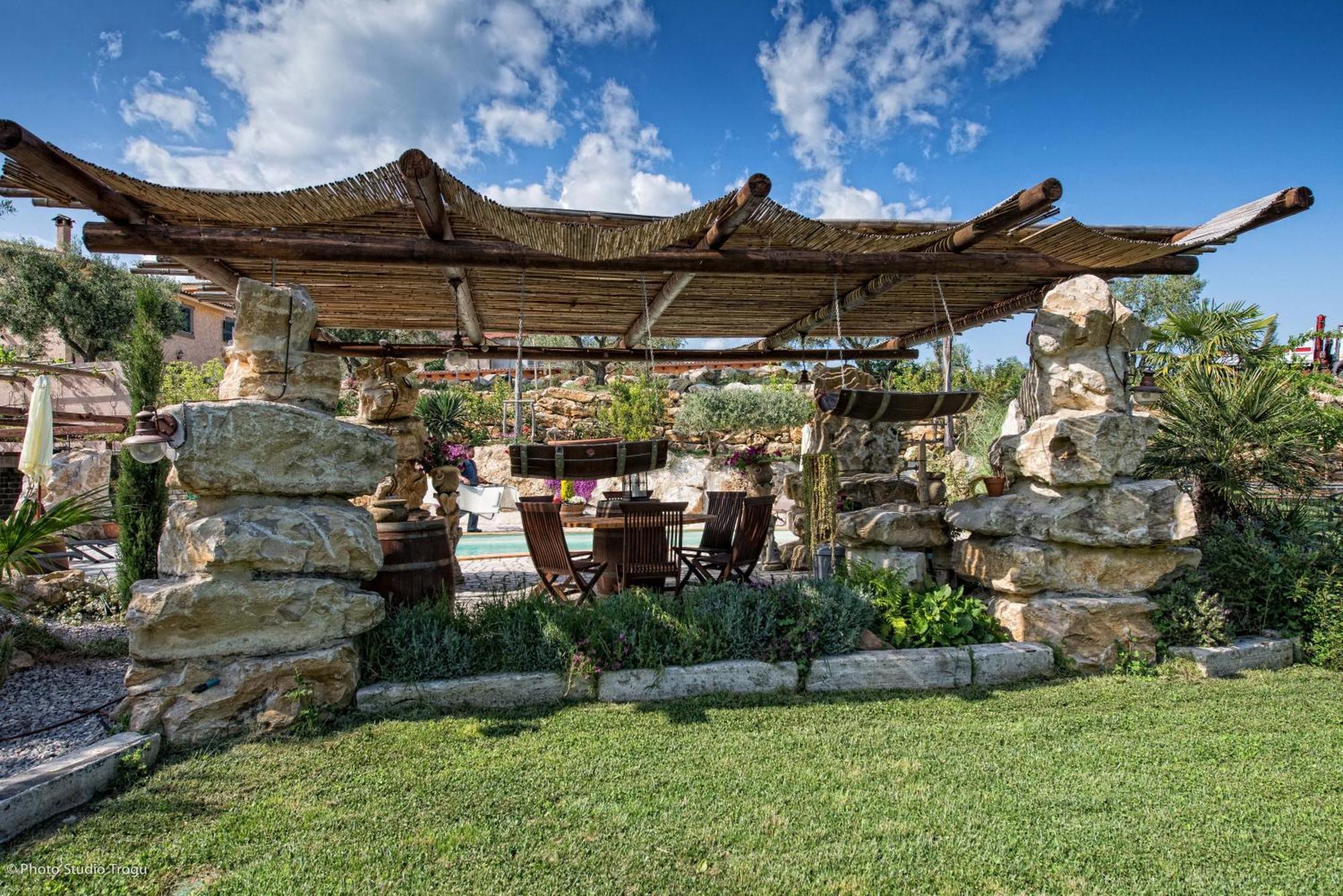 צ'רבטרי Il Giardino Dei Flintstones B&B מראה חיצוני תמונה