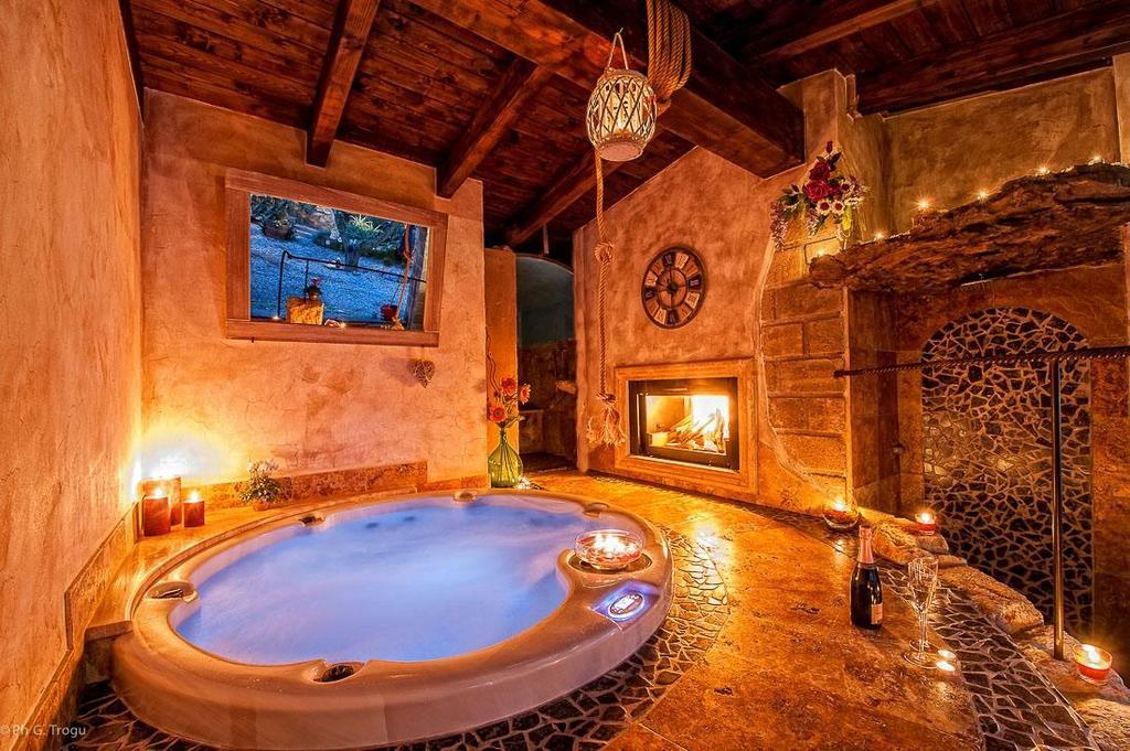 צ'רבטרי Il Giardino Dei Flintstones B&B מראה חיצוני תמונה