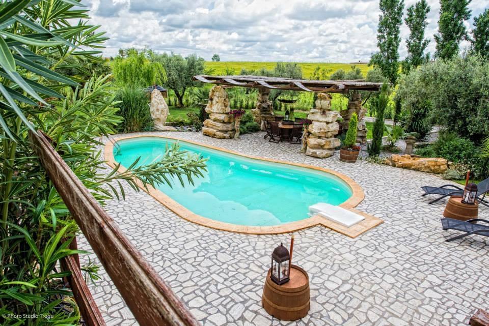 צ'רבטרי Il Giardino Dei Flintstones B&B מראה חיצוני תמונה
