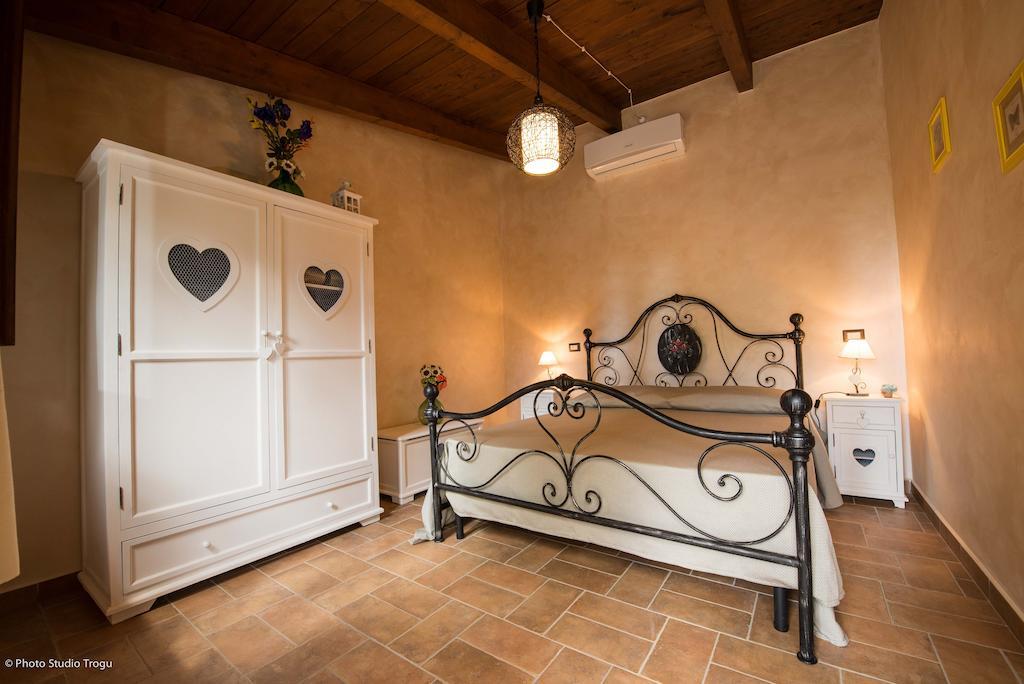 צ'רבטרי Il Giardino Dei Flintstones B&B חדר תמונה