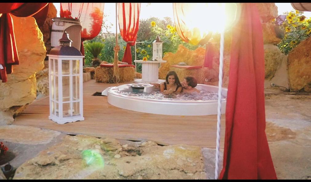 צ'רבטרי Il Giardino Dei Flintstones B&B מראה חיצוני תמונה